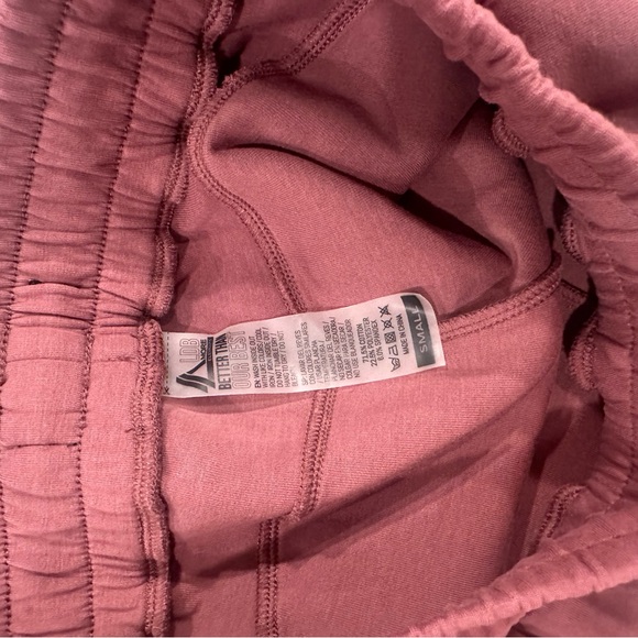 Alphalete ELMNTS Mauve fitted jogger - Picture 4 of 7